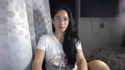 Snapshot of queenvictoria2023 chatting on December 21, 6:52 am Paola online show from December 21, 6:52 am