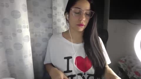 Snapshot of queenvictoria2023 chatting on March 21, 4:06 am Paola online show from March 21, 4:06 am