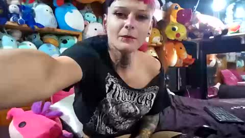 Snapshot of queer_burrito chatting on October 12, 8:19 pm Sky Burrito online show from October 12, 8:19 pm