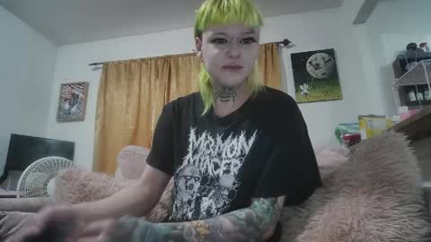 Snapshot of queer_burrito chatting on April 10, 2:44 pm Sky Burrito online show from April 10, 2:44 pm