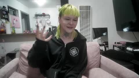 Snapshot of queer_burrito chatting on April 11, 12:20 pm Sky Burrito online show from April 11, 12:20 pm