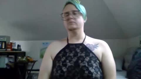 Snapshot of queerlyjaz chatting on September 11, 5:46 pm queerlyjaz online show from September 11, 5:46 pm