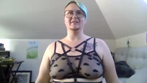 Snapshot of queerlyjaz chatting on September 18, 11:40 pm queerlyjaz online show from September 18, 11:40 pm