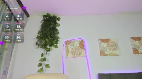 Snapshot of quiinn__bx chatting on February 17, 7:42 pm online show from February 17, 7:42 pm