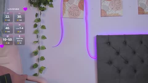 Snapshot of quiinn__bx chatting on February 19, 8:16 pm online show from February 19, 8:16 pm