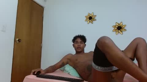 Snapshot of quike_2025 chatting on January 22, 11:43 pm quike_2025 online show from January 22, 11:43 pm