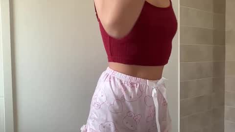 Quinnyelena online show from January 31, 9:59 am