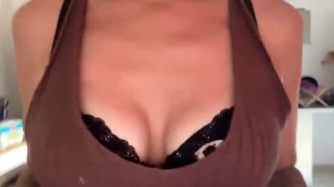 Quinnyelena online show from June 8, 2:28 pm