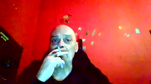 qwertyuiop22348015 online show from April 2, 6:27 pm