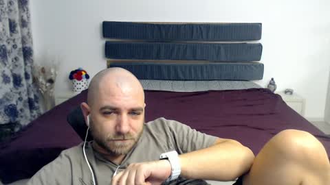 Snapshot of r0bila chatting on January 26, 8:34 pm R0bila online show from January 26, 8:34 pm