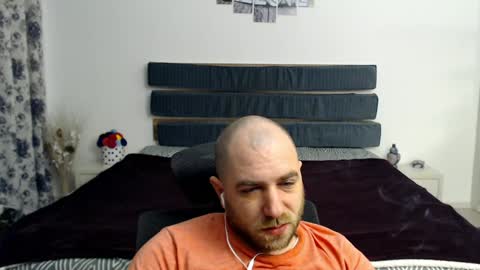 Snapshot of r0bila chatting on January 28, 11:39 pm R0bila online show from January 28, 11:39 pm