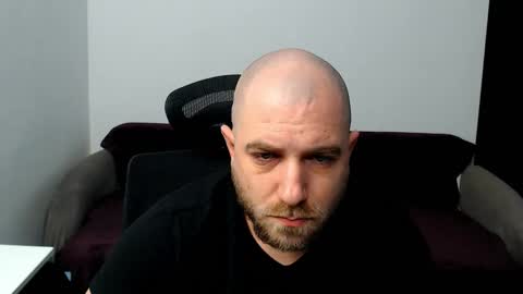 Snapshot of r0bila chatting on September 28, 8:25 pm R0bila online show from September 28, 8:25 pm