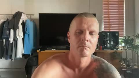 rabbit_eyes69 online show from May 6, 4:41 am