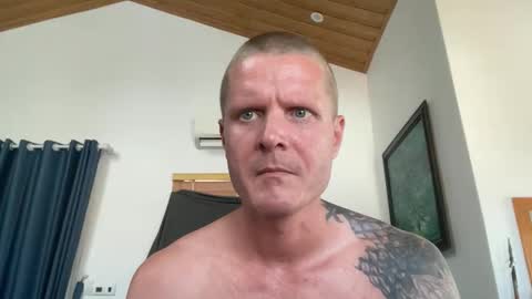 rabbit_eyes69 online show from May 9, 6:51 am