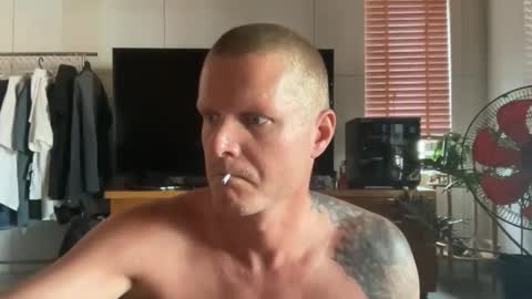 rabbit_eyes69 online show from May 12, 5:04 am
