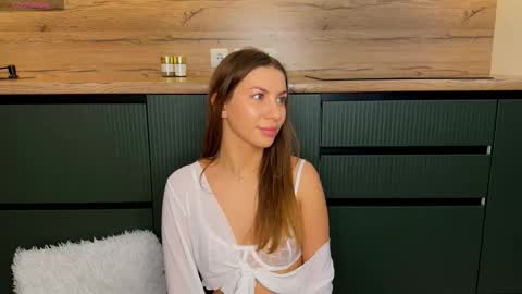 Melissa online show from December 4, 1:42 pm