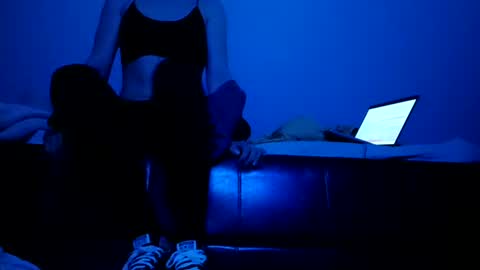 Snapshot of rabyrrbaby chatting on March 7, 8:11 am rabyrrbaby online show from March 7, 8:11 am