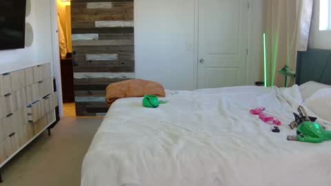 Snapshot of rach_rach chatting on March 17, 9:40 pm Rachel Rivers online show from March 17, 9:40 pm