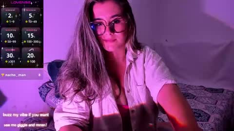 Snapshot of rachel_fo chatting on December 18, 10:02 pm Rachel Foss online show from December 18, 10:02 pm