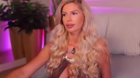 rachel_quinn_ online show from July 9, 3:43 am