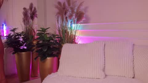 rachel_quinn_ online show from July 19, 3:43 am