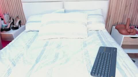 Snapshot of rachell_queenn1 chatting on May 3, 7:58 am rachell_queenn1 online show from May 3, 7:58 am