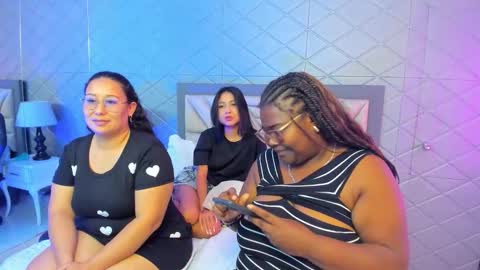 Snapshot of rachelleevans chatting on December 15, 1:10 am Rachell online show from December 15, 1:10 am