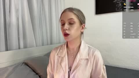 Snapshot of rachellegentile chatting on March 2, 7:10 pm Alice online show from March 2, 7:10 pm