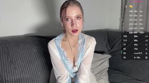 Snapshot of rachellegentile chatting on March 26, 8:36 pm Alice online show from March 26, 8:36 pm