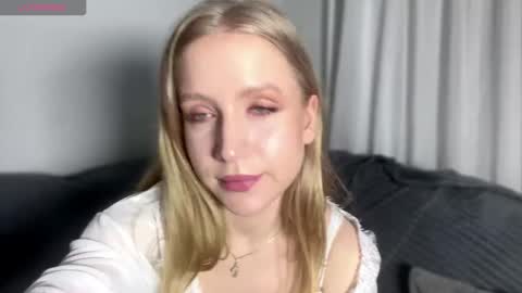 Snapshot of rachellegentile chatting on March 27, 5:56 pm Alice online show from March 27, 5:56 pm