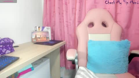 Snapshot of rachellward chatting on December 18, 10:19 am REY online show from December 18, 10:19 am