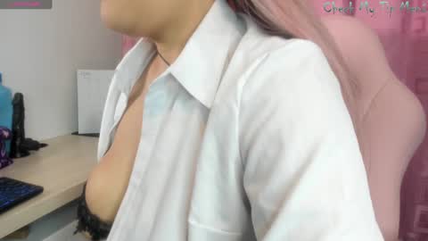 Snapshot of rachellward chatting on January 26, 10:23 am REY online show from January 26, 10:23 am