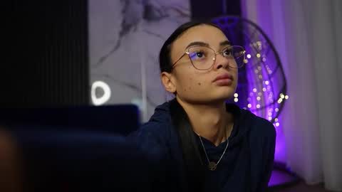 Snapshot of rachelravee chatting on December 1, 5:12 am Ann online show from December 1, 5:12 am