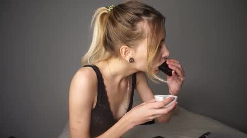 Sara online show from September 28, 4:34 pm