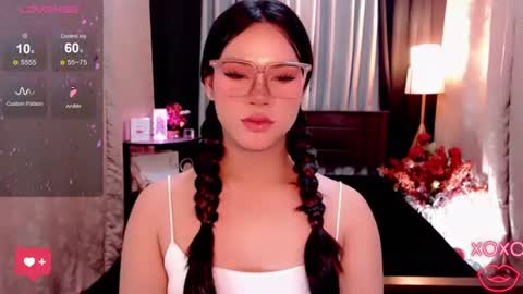 Snapshot of raeganclinton chatting on September 28, 1:33 am raeganclinton online show from September 28, 1:33 am