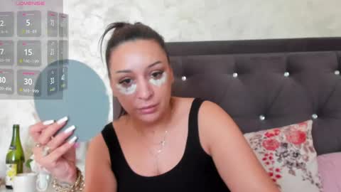 raelledarkstar online show from May 26, 7:15 am