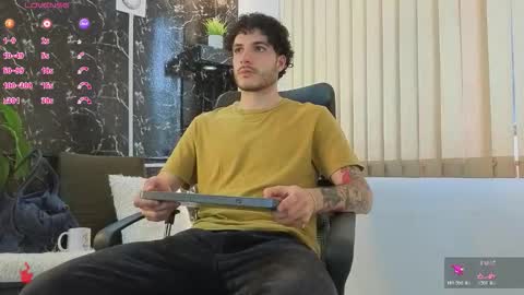 Snapshot of rafael_mendez chatting on March 29, 8:09 pm R A F A E L online show from March 29, 8:09 pm