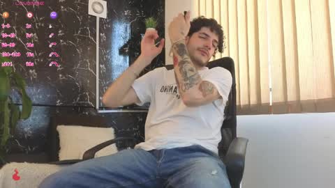 Snapshot of rafael_mendez chatting on April 4, 8:06 pm R A F A E L online show from April 4, 8:06 pm