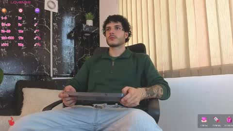 Snapshot of rafael_mendez chatting on April 5, 9:12 pm R A F A E L online show from April 5, 9:12 pm