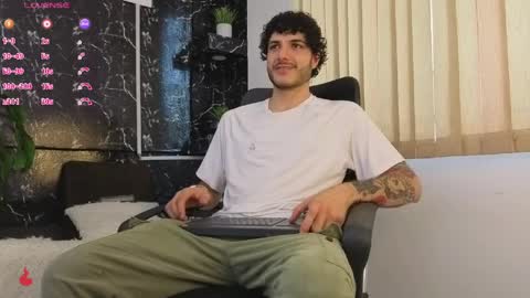 Snapshot of rafael_mendez chatting on April 7, 8:31 pm R A F A E L online show from April 7, 8:31 pm