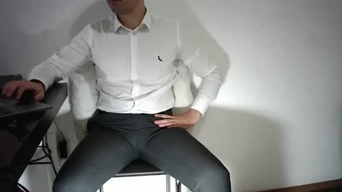 Snapshot of rafaelssk chatting on May 19, 9:15 am elenacam online show from May 19, 9:15 am