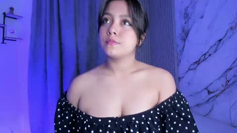 raiderandroxie1 online show from July 29, 12:31 am