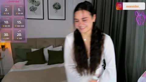 Snapshot of raidereva_ chatting on June 4, 5:35 am Eva online show from June 4, 5:35 am