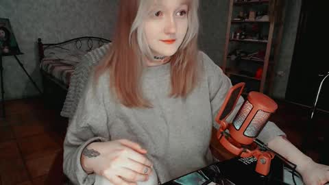 Snapshot of raiingurl chatting on April 3, 12:47 pm Kate online show from April 3, 12:47 pm