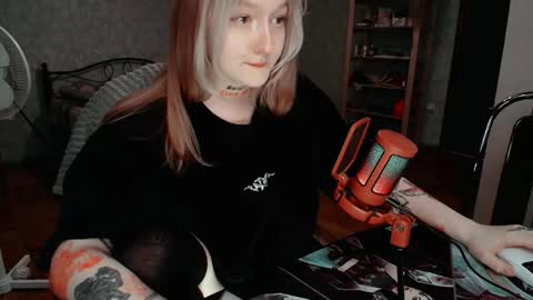 Snapshot of raiingurl chatting on April 4, 2:58 pm Kate online show from April 4, 2:58 pm