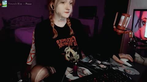 Snapshot of raiingurl chatting on June 5, 10:48 pm Kate online show from June 5, 10:48 pm