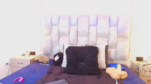  Welcome to my room  online show from September 24, 7:39 pm