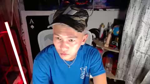 Snapshot of ralfhuge24 chatting on March 10, 9:25 am ralfhuge24 online show from March 10, 9:25 am