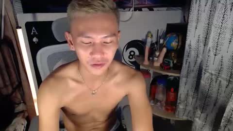 Snapshot of ralfhuge24 chatting on March 16, 11:47 am ralfhuge24 online show from March 16, 11:47 am