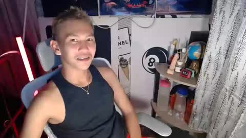 Snapshot of ralfhuge24 chatting on March 22, 1:14 pm ralfhuge24 online show from March 22, 1:14 pm